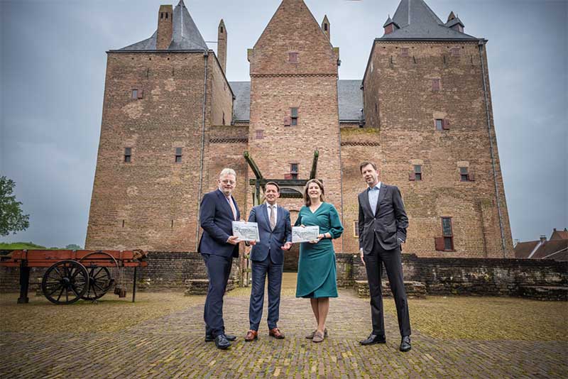 Staatssecretaris neemt Masterplan Slot Loevestein in ontvangst