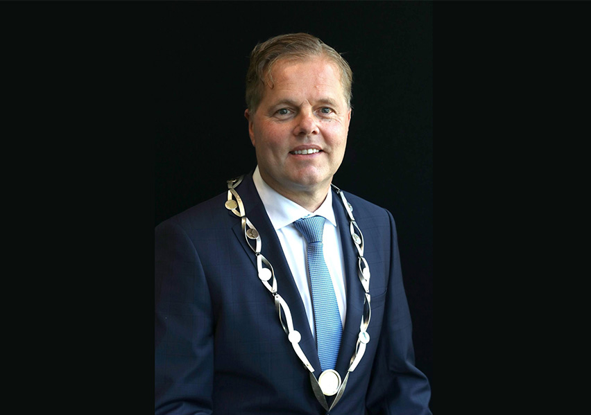 Antoine Walraven beëdigd als nieuwe burgemeester van Maasdriel