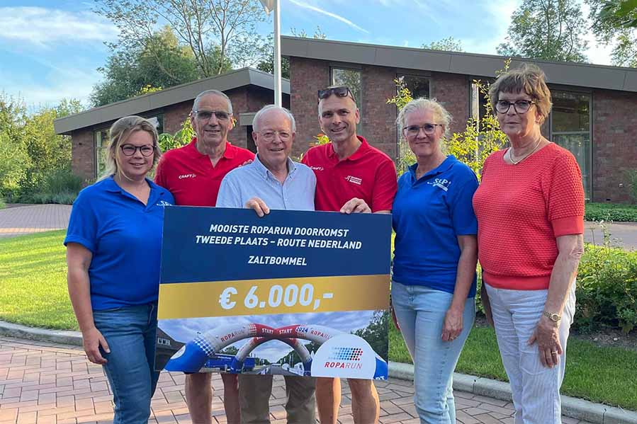 Hospice De Samaritaan ontvangt Roparun-cheque van 6000 euro