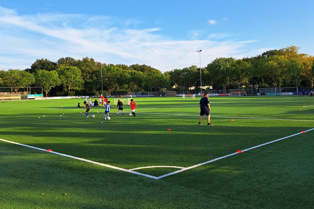 Meer kunstgras bij Eindhovense voetbalverenigingen 