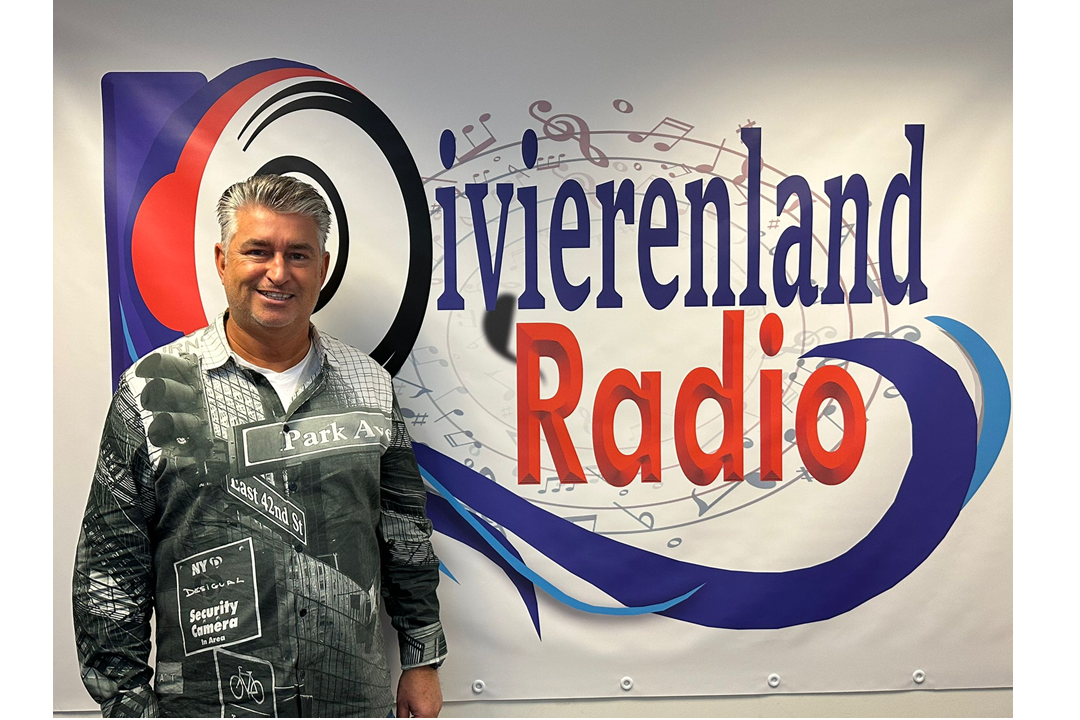 Vertrouwde stem, nieuw programma: Hans van der Heijden presenteert River Dance op Rivierenland Radio