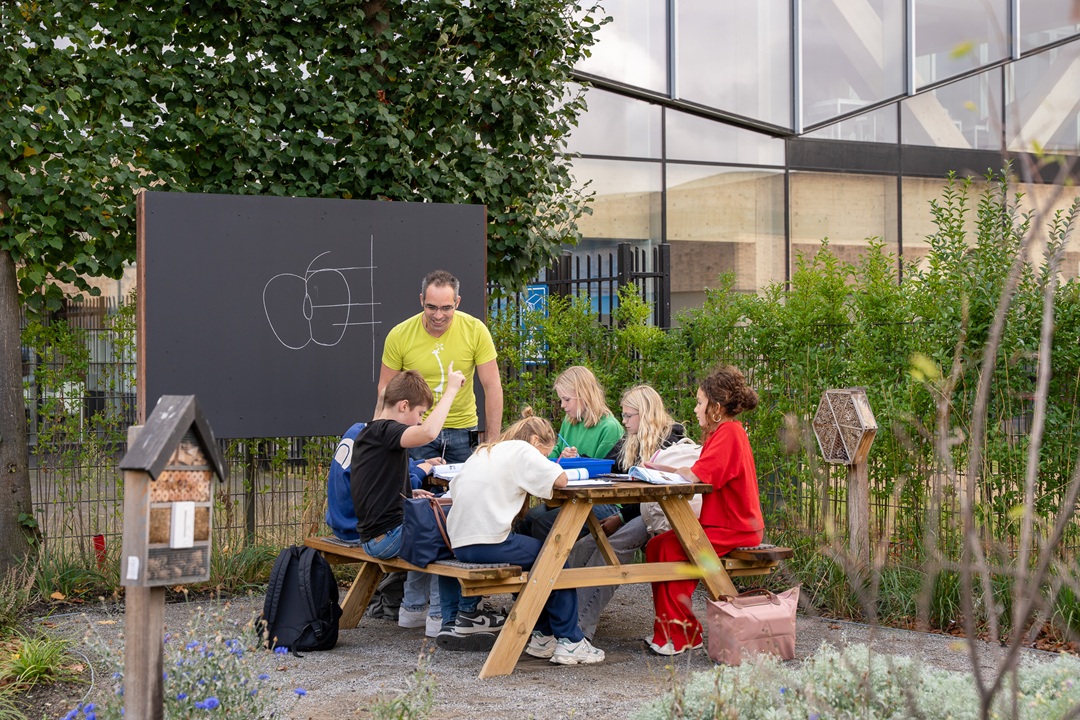 25 scholen starten dit jaar met een groen en klimaatbestendig schoolplein